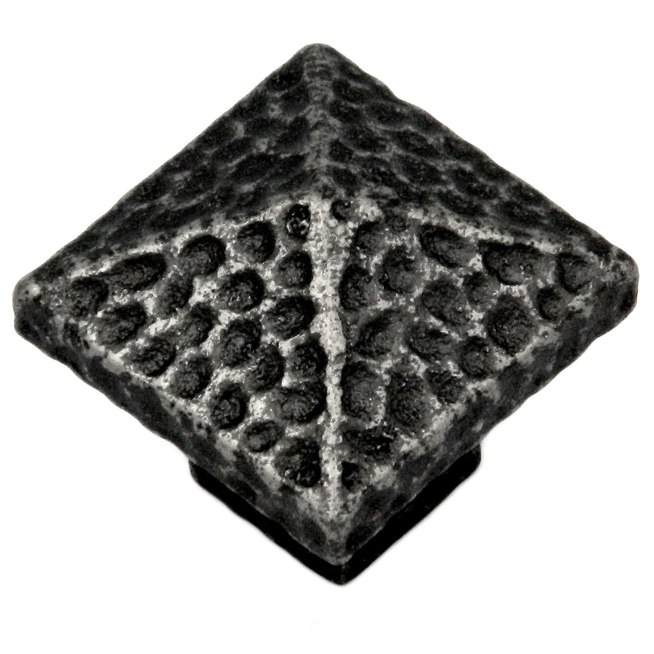 Paquete de 20 perillas de gabinete de latón macizo con forma de pirámide martillada cuadrada de peltre inglés antiguo Belwith Keeler Kingston de 1 1/4" M682
