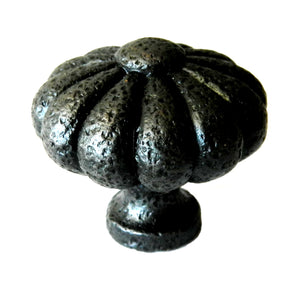 Ancient Treasures C011ORB - Pomo rústico martillado con diseño floral, bronce aceitado, 1 1/2 pulgadas, 10 unidades
