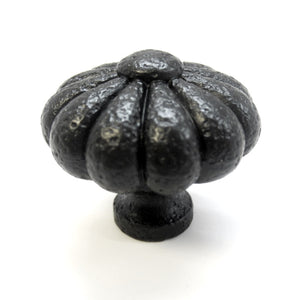 Ancient Treasures C012BLK - Pomo rústico martillado floral negro de 1 1/2 pulgadas